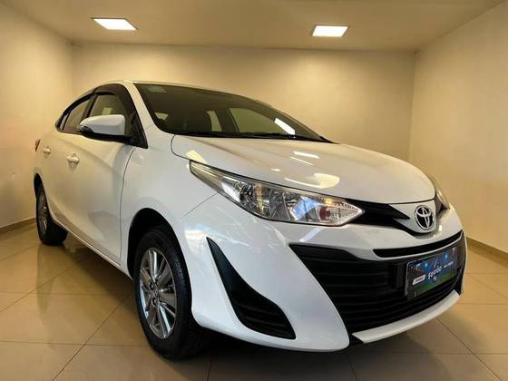 TOYOTA YARIS 1.3 16V FLEX XL LIVE MANUAL TOYOTA YARIS 1.3 16V FLEX XL LIVE MANUAL